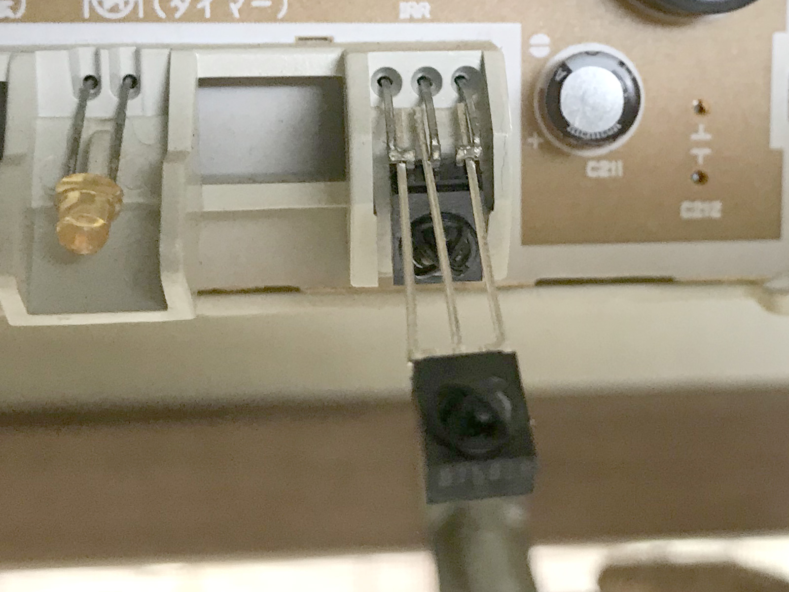 リモコンが利かなくなった日立エアコン RAS-R22X の赤外線受光部をDIY修理