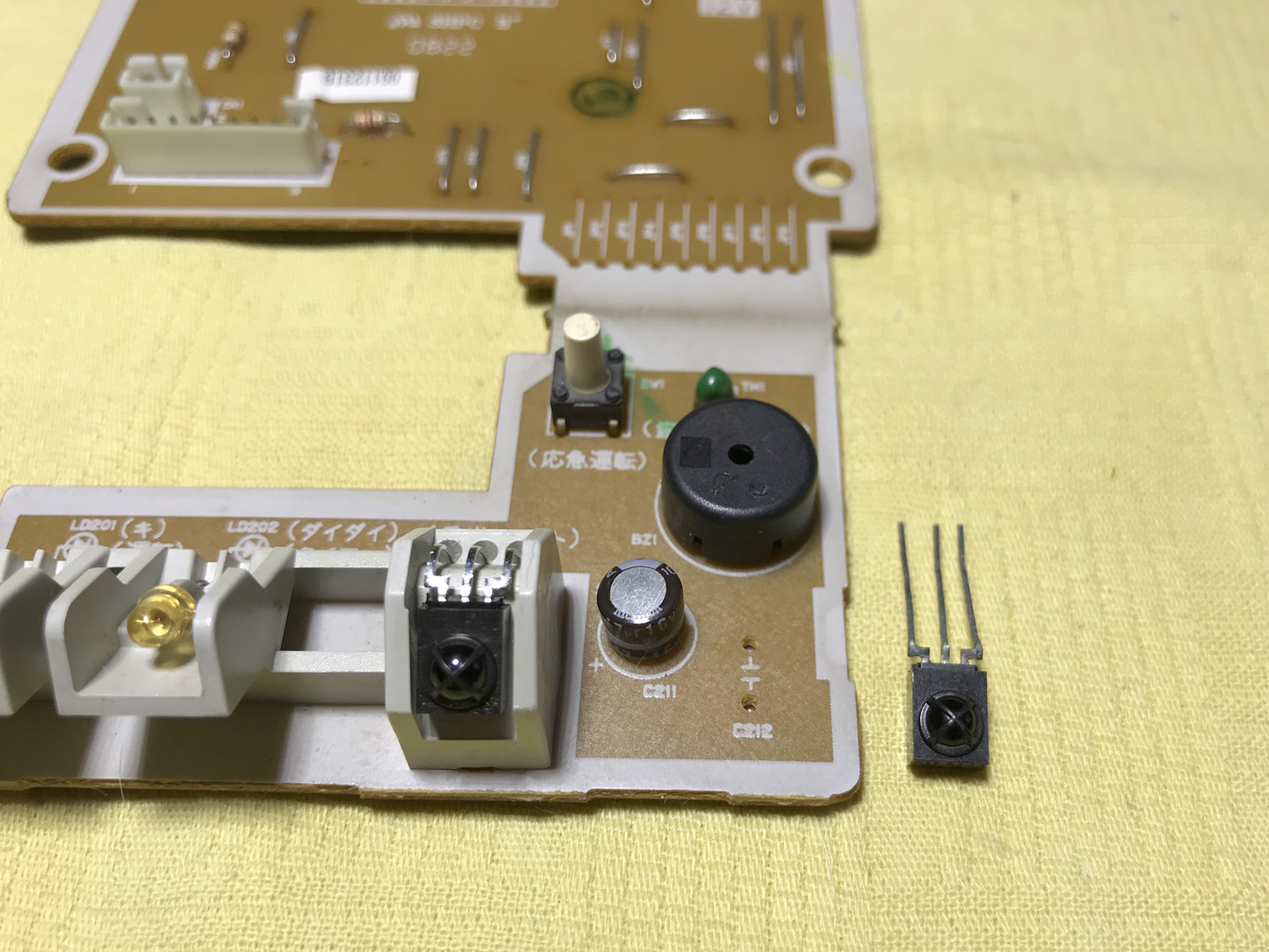 リモコンが利かなくなった日立エアコン RAS-R22X の赤外線受光部をDIY修理
