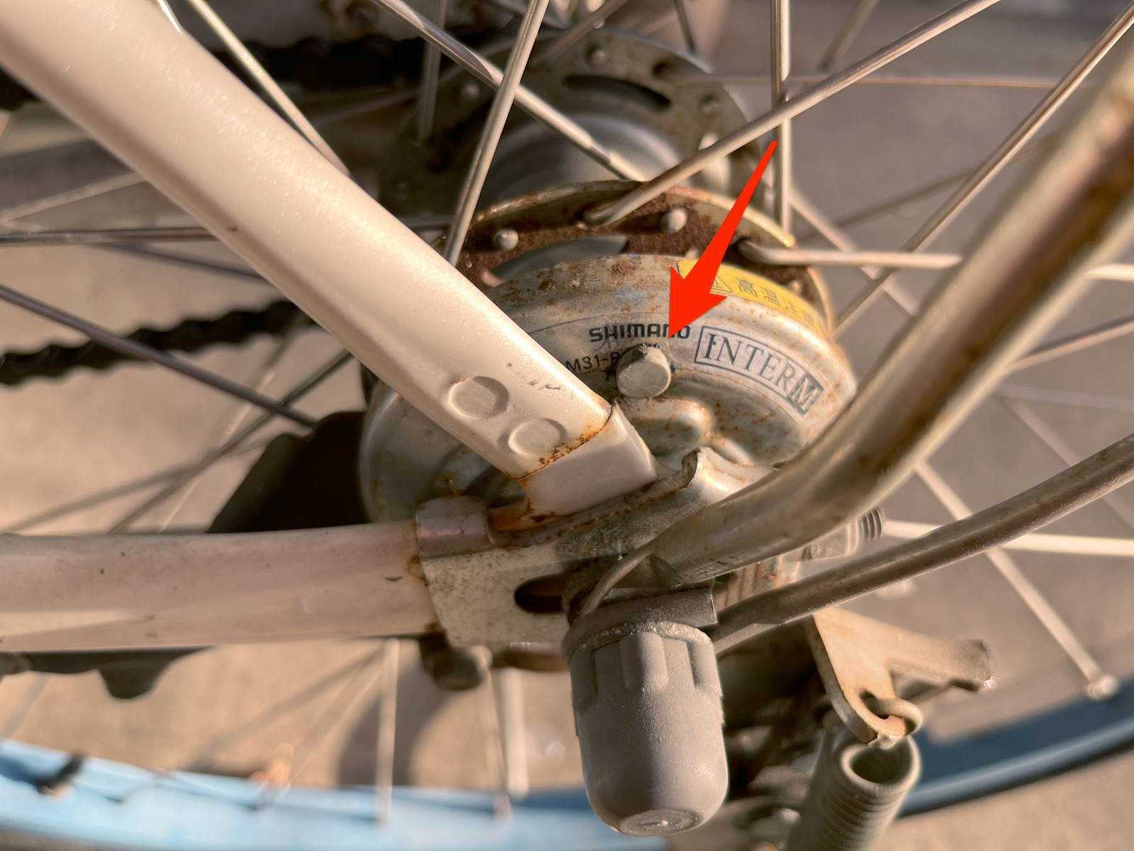 異音のする自転車（ママチャリ）のローラーブレーキを専用グリスでメンテナンス