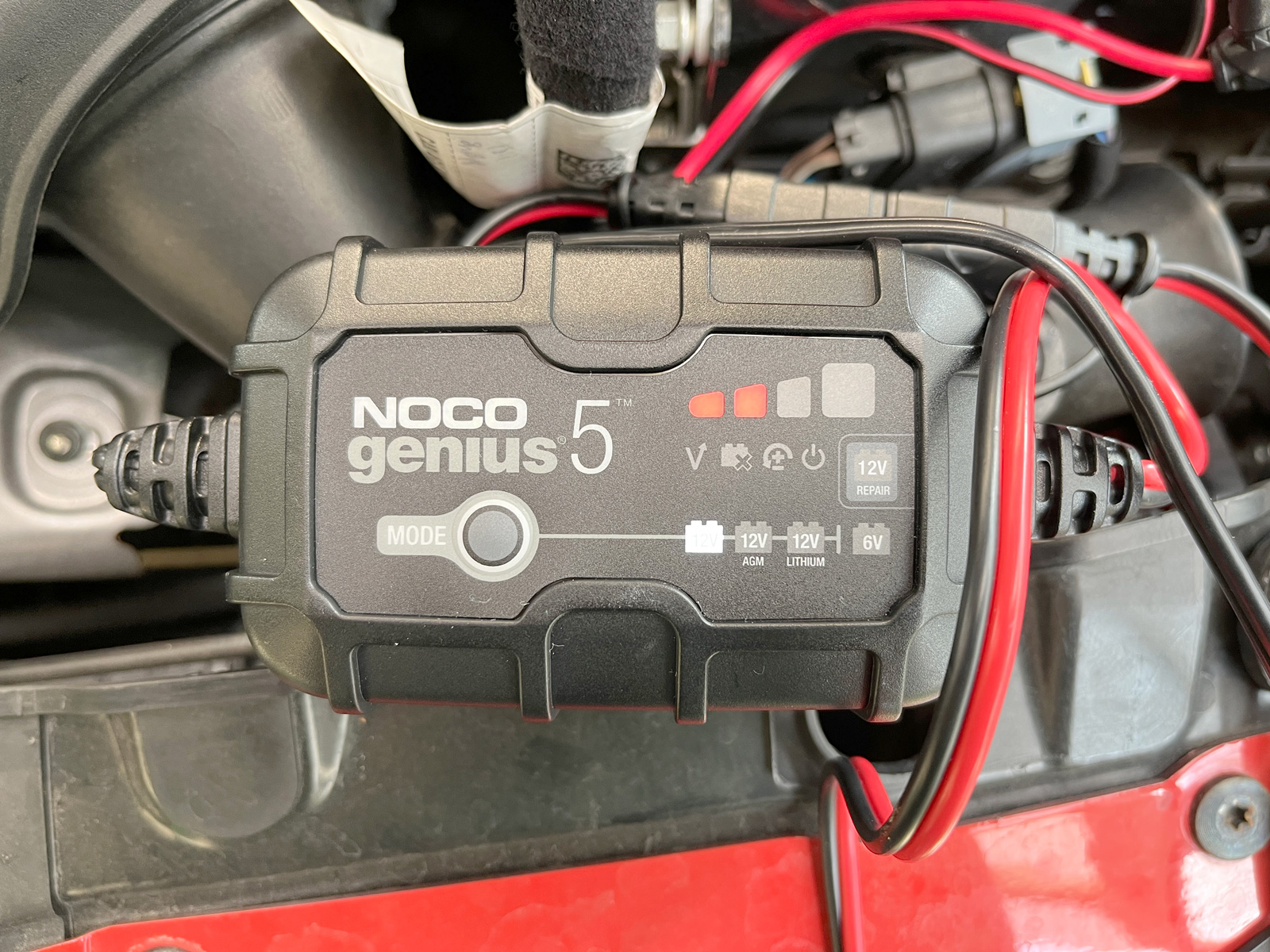 NOCO Genius5 はコンパクト高機能でコスパ抜群なバッテリーチャージャー