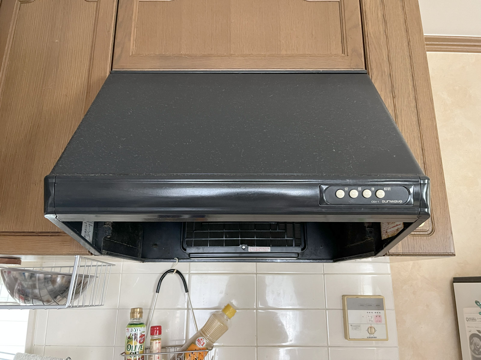 レンジフードDIY交換！開口部が低いプロペラファンから薄型シロッコファンに