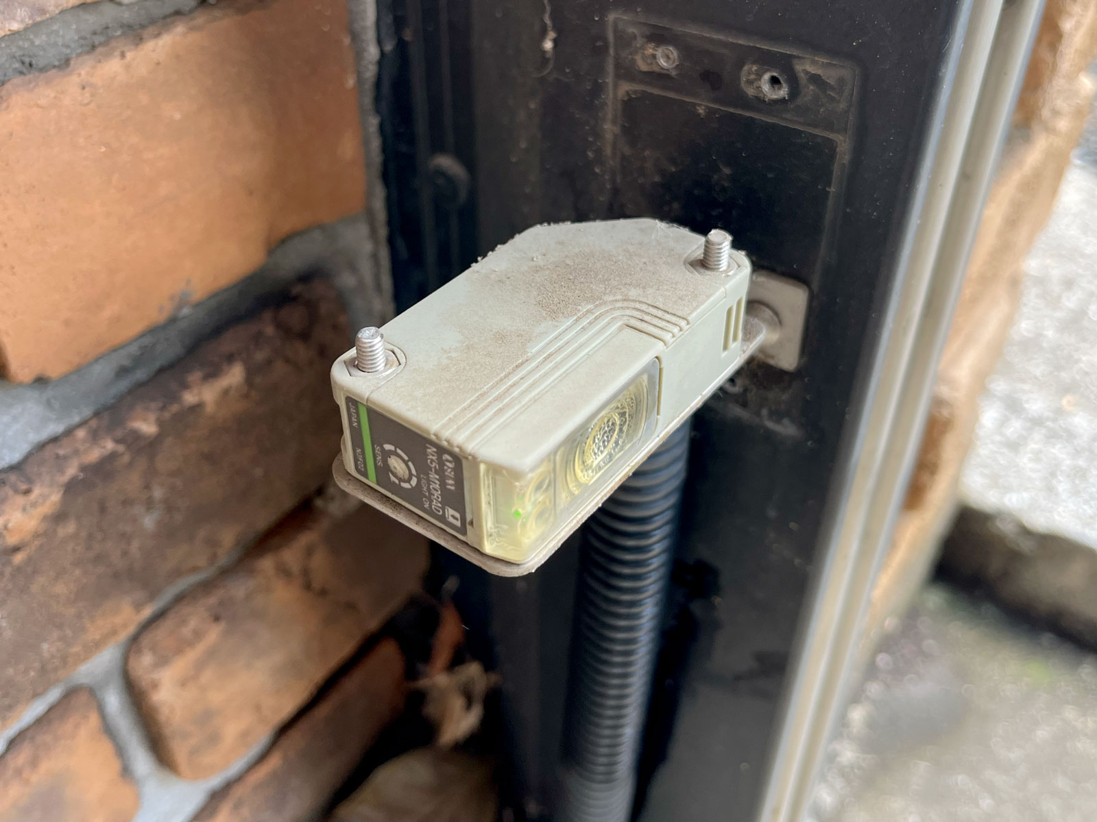 カーポート電動シャッターの光電センサー（ビームセンサー）をDIY交換